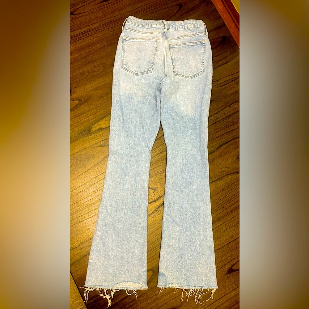 Forever 21 Mid Rise Flared Jeans. Size 27 - Picture 2 of 4